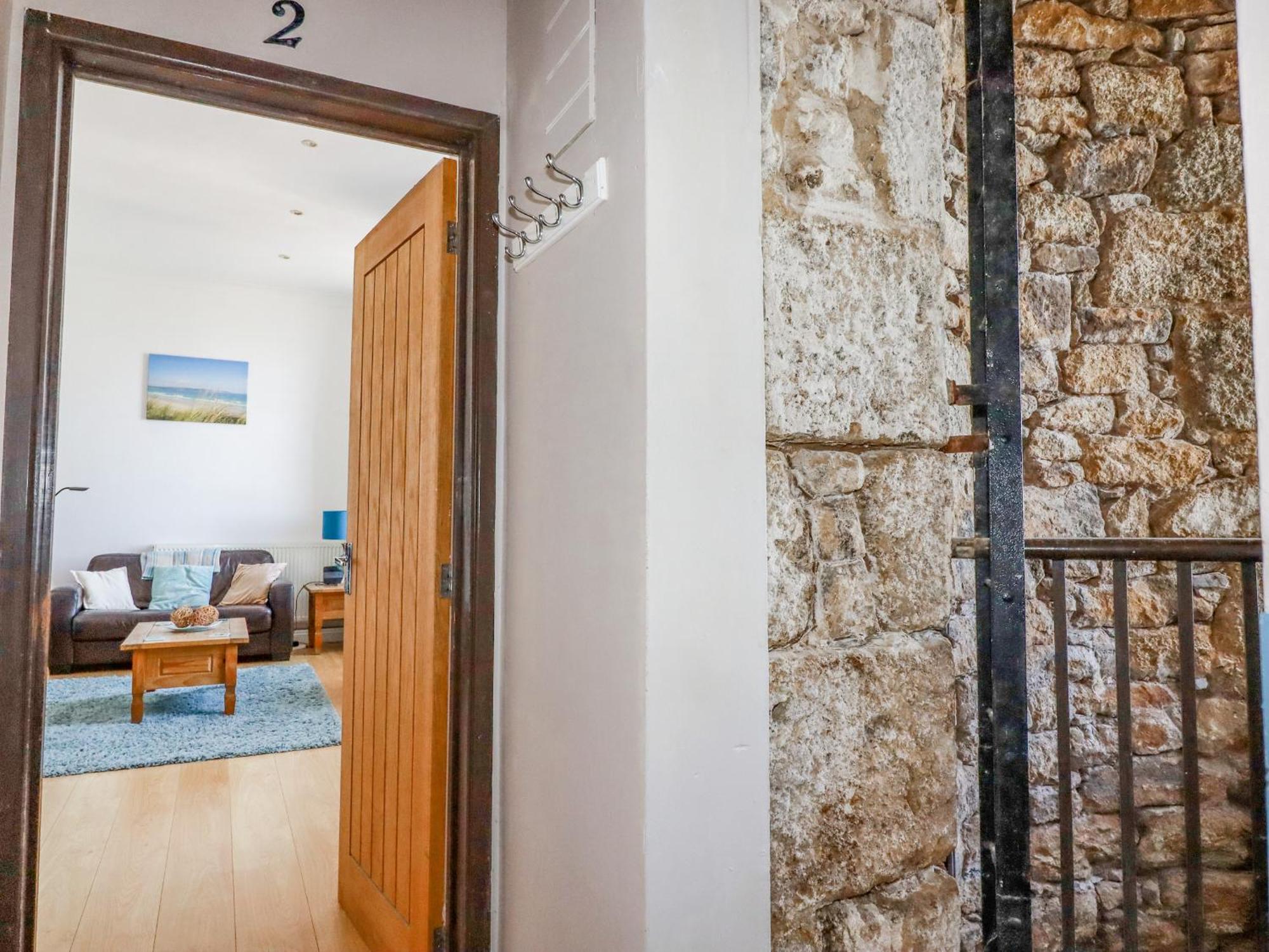 2 Bell Tower Apartment เพนแซนซ์ ภายนอก รูปภาพ